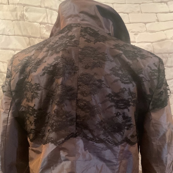 “TRISTAN& ISEUT” IRIDESCENT SATINY MAUVE LACE OVER LAY  SHORT OPEN JACKET. - Picture 9 of 16